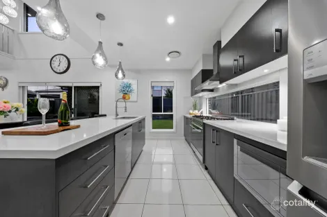 Property photo of 12 Weaver Road Edmondson Park NSW 2174