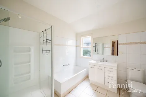 Property photo of 16 Robb Street Essendon VIC 3040