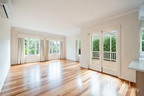 Property photo of 16 Robb Street Essendon VIC 3040