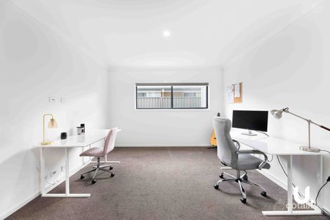 Property photo of 24 Coventry Crescent Denham Court NSW 2565