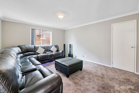 Property photo of 32 Bayley Place Cranbourne West VIC 3977