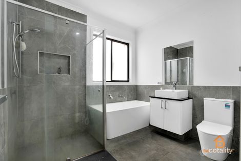 Property photo of 18 Dabinett Street Tarneit VIC 3029