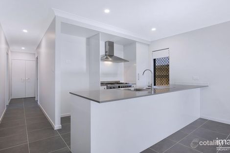 Property photo of 19 Zenith Place Pallara QLD 4110