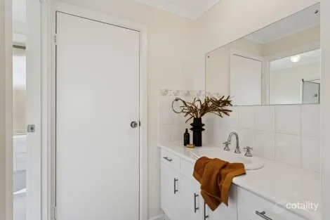 Property photo of 15A Eyre Crescent Valley View SA 5093