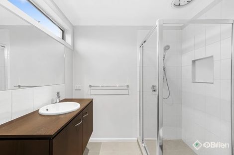 Property photo of 2 The Ridge Caroline Springs VIC 3023