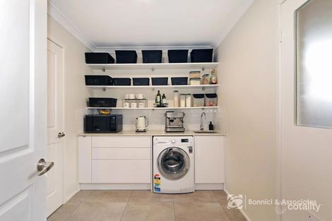 Property photo of 12 Whernside Drive Wodonga VIC 3690