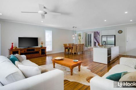 Property photo of 8 Cleveland Terrace Ormiston QLD 4160