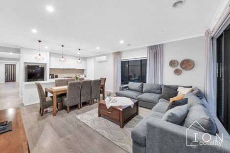 Property photo of 6 Bellhaven Circuit Clyde North VIC 3978