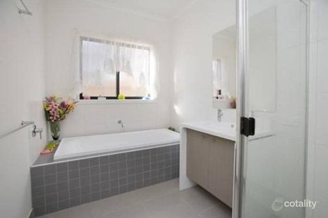 Property photo of 3 Black Wattle Way Cranbourne VIC 3977