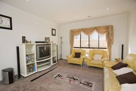 Property photo of 3 Black Wattle Way Cranbourne VIC 3977