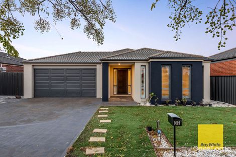 Property photo of 32 Kingbird Avenue Tarneit VIC 3029