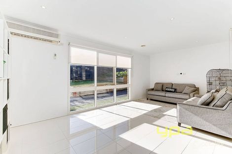 Property photo of 15 Linden Close Meadow Heights VIC 3048