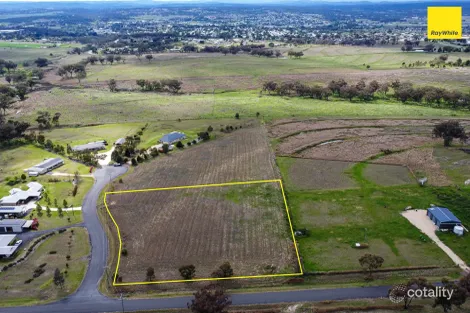 Property photo of 4 Rosella Place Inverell NSW 2360