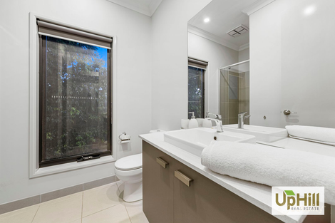 Property photo of 21 Kilmarnock Way Clyde North VIC 3978