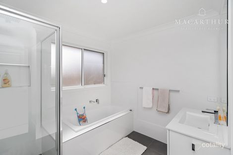 Property photo of 60 Jumbuck Drive Gobbagombalin NSW 2650