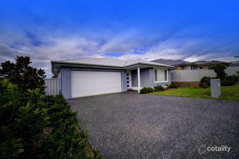 Property photo of 11 Hillside Terrace Black Head NSW 2430