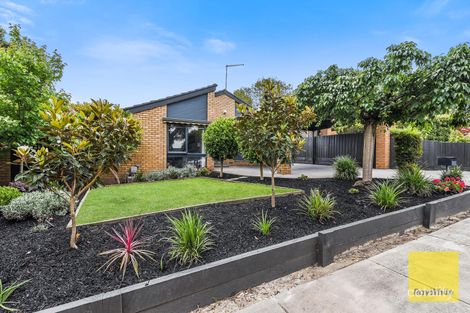 Property photo of 26 William Perry Close Endeavour Hills VIC 3802
