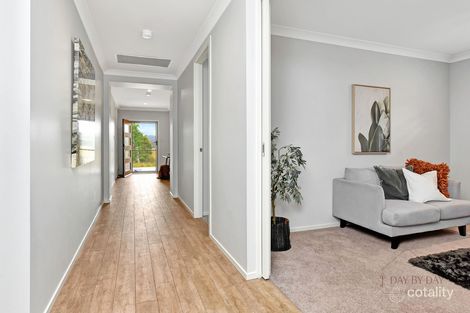 Property photo of 4 Panorama Close Fletcher NSW 2287