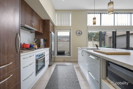 Property photo of 2 Milloo Place Warrnambool VIC 3280