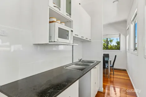 Property photo of 3 Fourth Avenue Labrador QLD 4215