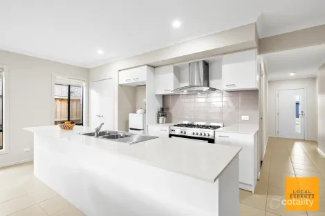 Property photo of 27 Houston Drive Thornhill Park VIC 3335