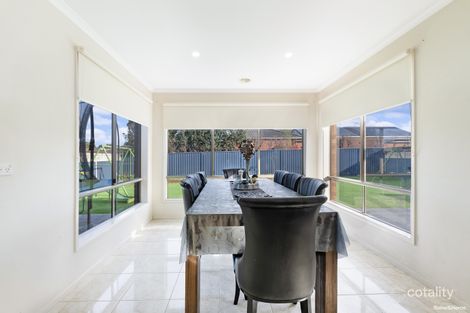 Property photo of 25 Scarlet Crescent Pakenham VIC 3810