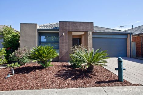 Property photo of 16 Lanark Place Deer Park VIC 3023