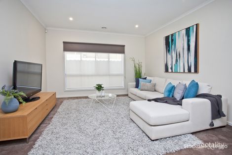 Property photo of 16 Lanark Place Deer Park VIC 3023