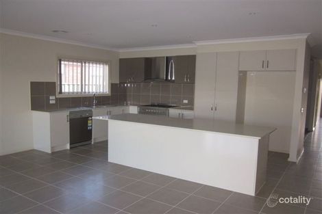 Property photo of 12 Cohens Way Pakenham VIC 3810