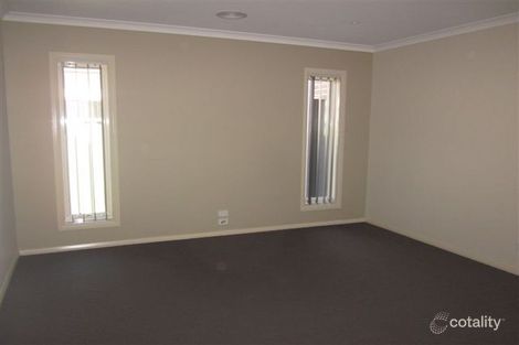 Property photo of 12 Cohens Way Pakenham VIC 3810