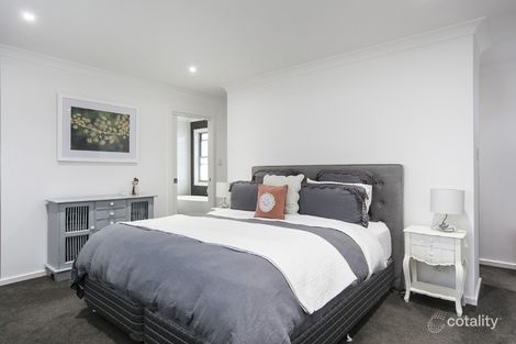 Property photo of 18 Kilncar Crescent Thirroul NSW 2515