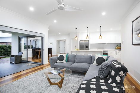 Property photo of 18 Kilncar Crescent Thirroul NSW 2515