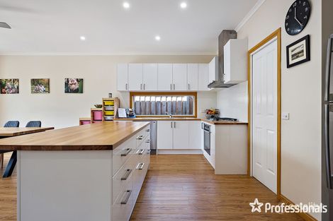Property photo of 6 Longfellow Avenue Mooroolbark VIC 3138