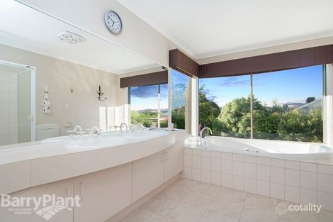 Property photo of 11 Hilltop Close Narre Warren South VIC 3805