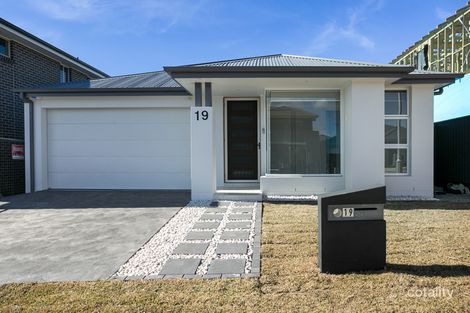 19 Lovegrass Ave, Denham Court, NSW 2565