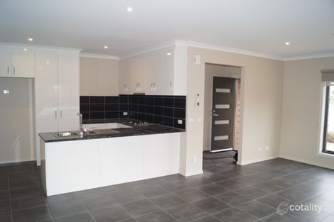 Property photo of 16 Lakeview Place Mooroopna VIC 3629