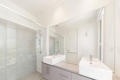 2/17 St Clems Rd, Doncaster East, VIC 3109