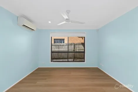 Property photo of 2 Selkirk Close Oxley QLD 4075