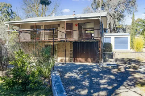 51 JENKIN RD, MACS COVE, VIC 3723