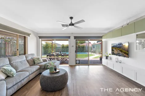 Property photo of 4 Jerrat Mews Atwell WA 6164