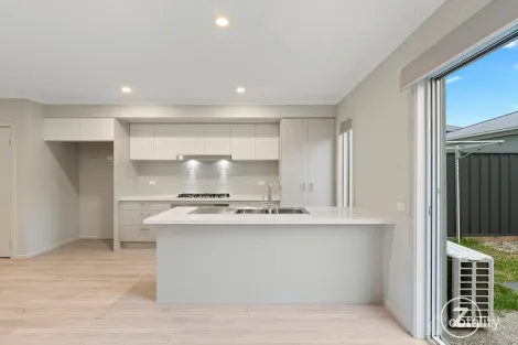 Property photo of 15 Image Walk Clyde North VIC 3978