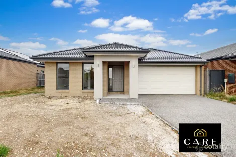 33 Casa Cct, Clyde North, VIC 3978