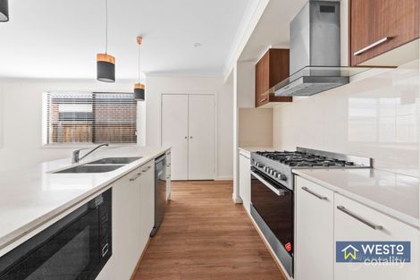 Property photo of 5 Impara Rise Werribee VIC 3030