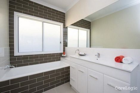 Property photo of 54 Creekview Drive New Auckland QLD 4680