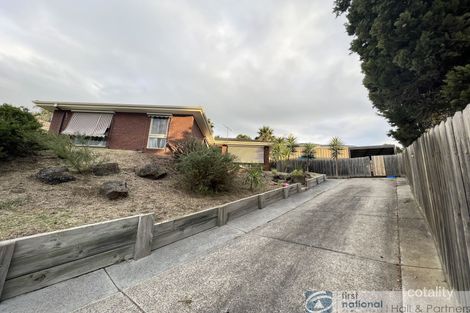 Property photo of 11 Calrossie Close Endeavour Hills VIC 3802