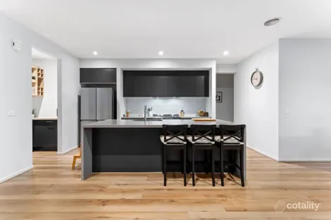 Property photo of 10 Cyathea Street Drouin VIC 3818