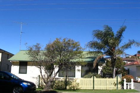 17 Cummins St, Unanderra, NSW 2526