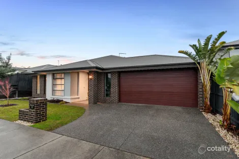 Property photo of 10 Cyathea Street Drouin VIC 3818