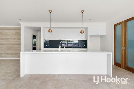 Property photo of 5 Bankton Avenue Cranbourne East VIC 3977