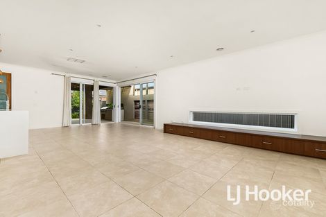 Property photo of 5 Bankton Avenue Cranbourne East VIC 3977